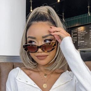 Insert name hair Bella clip in ponytail ash blonde